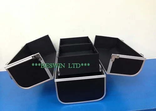 Hairdressing case — view 2